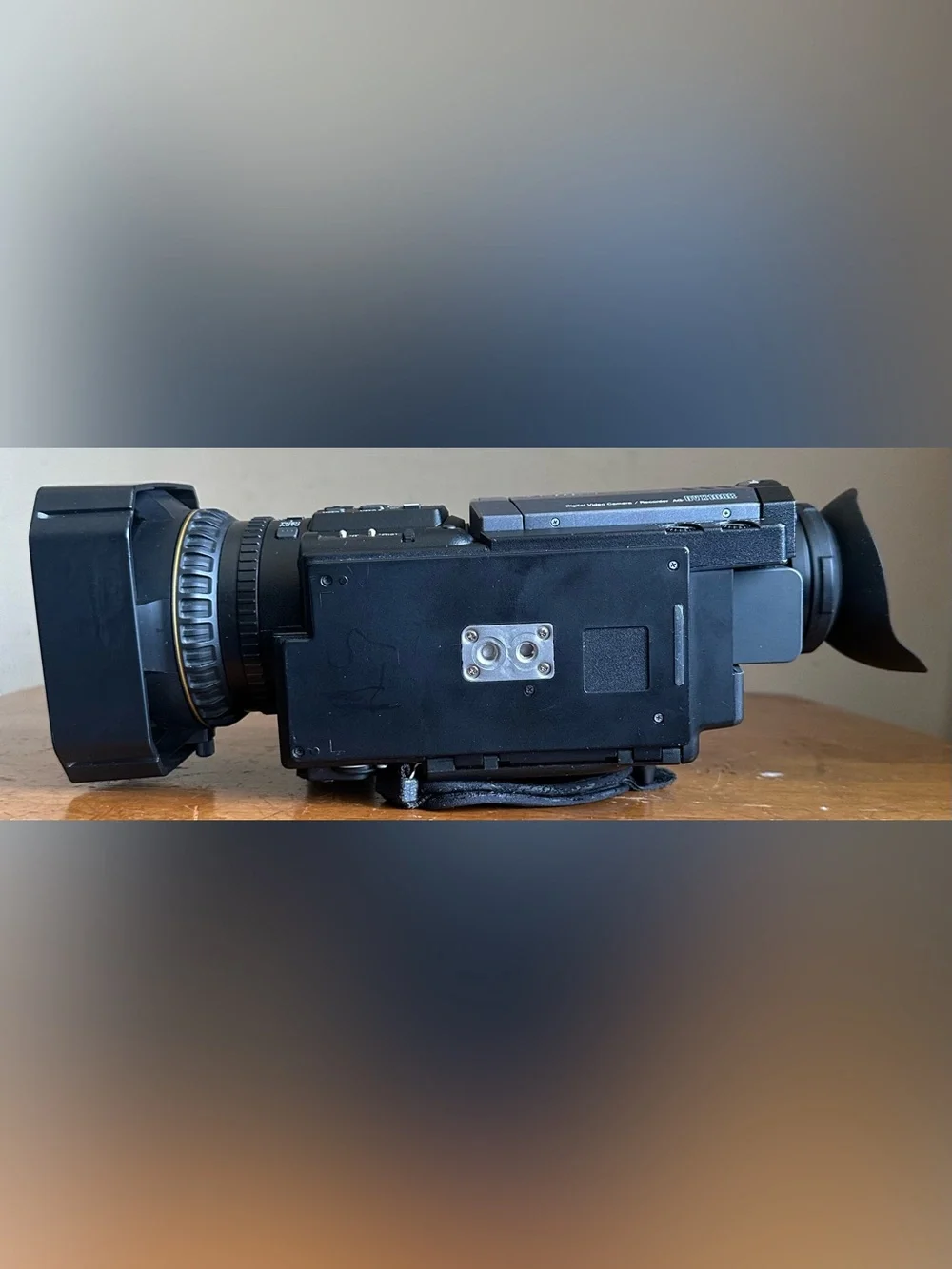 Panasonic AG-DVX100B MiniDV 3CCD Professional Digital Video Camera Recorder